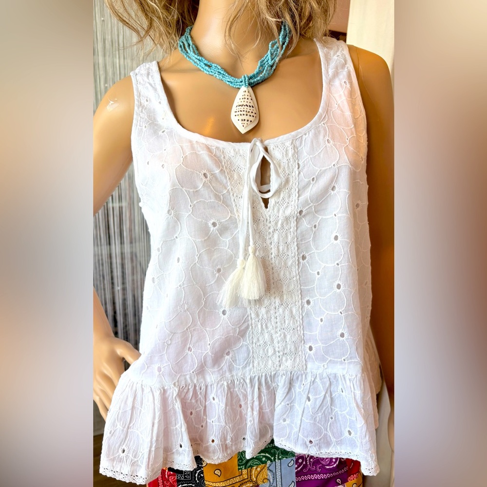 NWT Patrons of Peace Gorgeous White Sleeveless Eyelet Top Sz medium fully lined.